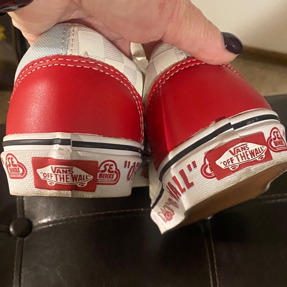 V Red, white, blue - Picture 4 of 7